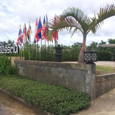 Phetcharat Grand Hotel Maesot Mae Sot Extérieur photo