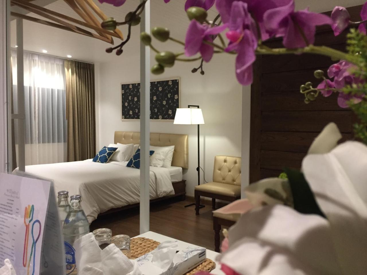 Phetcharat Grand Hotel Maesot Mae Sot Extérieur photo