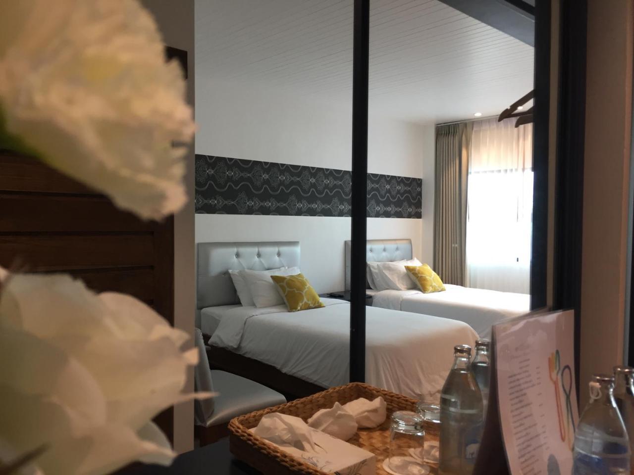 Phetcharat Grand Hotel Maesot Mae Sot Extérieur photo